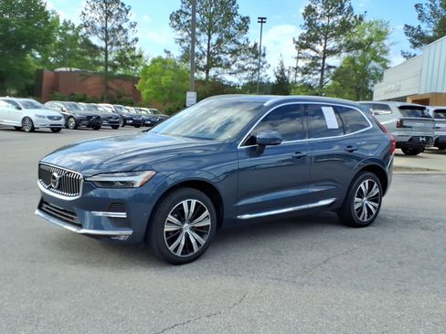 Certified 2023 Volvo XC60 B5 Plus FWD image 9