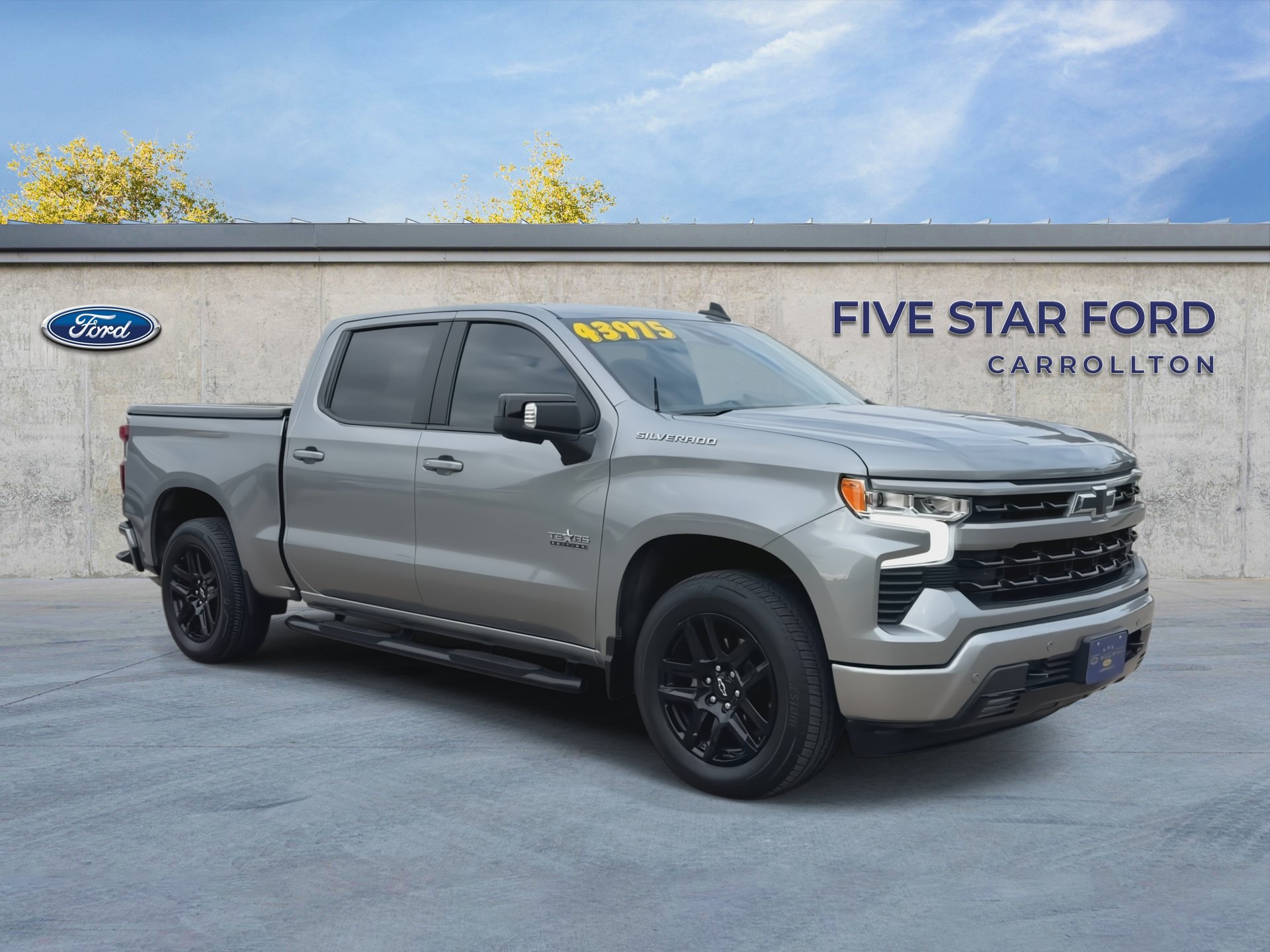 Used 2025 Chevrolet Silverado 1500 RST RWD image 2