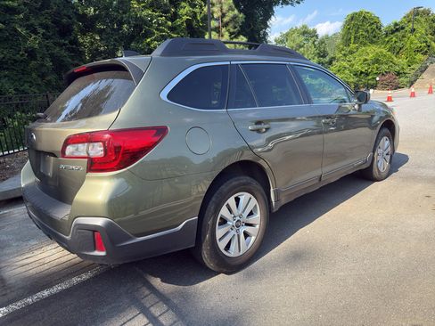 Used 2019 Subaru Outback 2.5i Premium AWD/4WD image 3