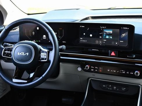 Used 2025 Kia Carnival SX Prestige FWD image 2