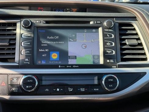 Used 2018 Toyota Highlander Limited Platinum image 14