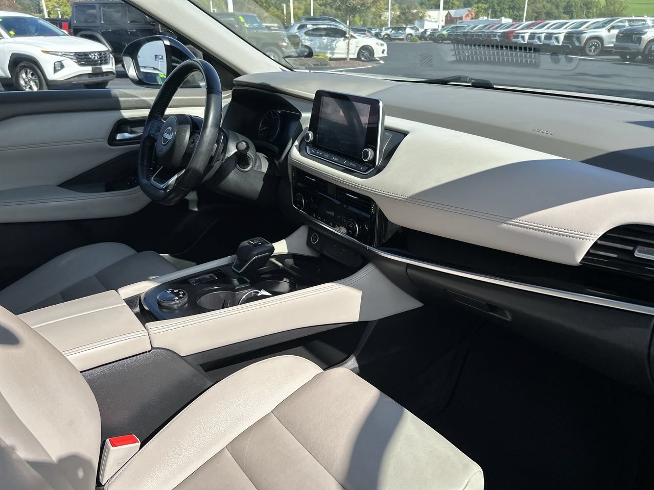 Used 2023 Nissan Rogue SL AWD/4WD image 15