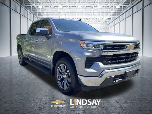 Used 2023 Chevrolet Silverado 1500 LT AWD/4WD image 2