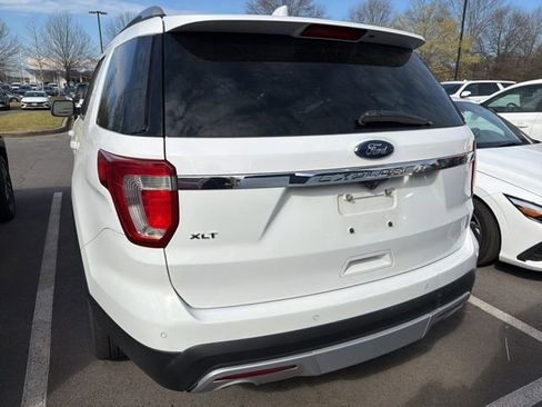 Used 2017 Ford Explorer XLT w/ Equipment Group 202A image 5