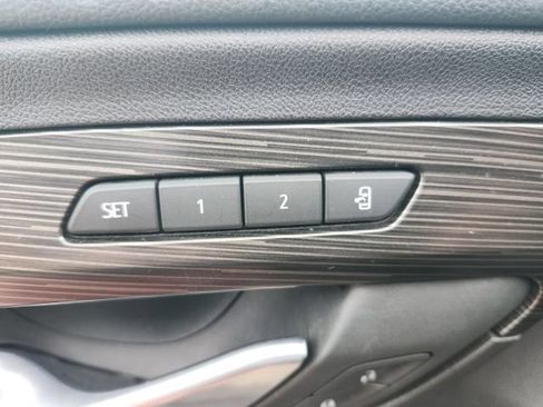 Used 2024 GMC Terrain SLT AWD/4WD image 12
