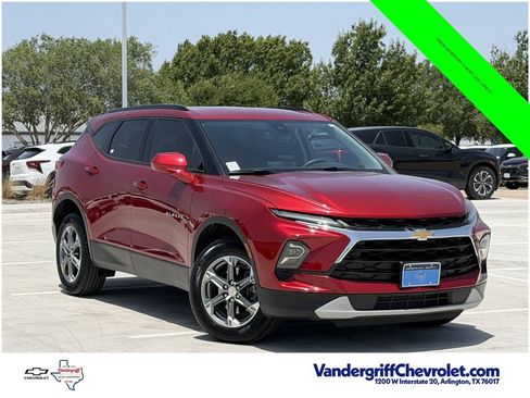 Certified 2024 Chevrolet Blazer LT w/ Convenience Package FWD image 2