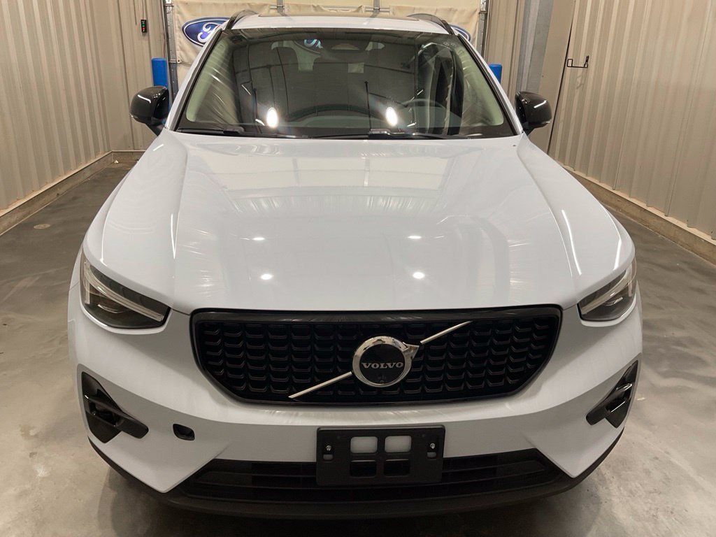 Used 2026 Volvo XC40 B5 Plus AWD/4WD image 5