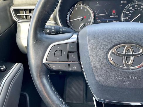 Used 2021 Toyota Highlander Platinum image 18