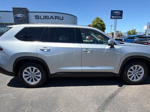 Used 2025 Toyota Grand Highlander FWD image 3
