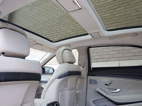 Used 2018 Mercedes-Benz S 560 Sedan image 21