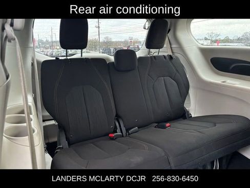 Used 2017 Chrysler Pacifica Touring image 15