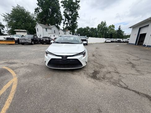 Used 2022 Toyota Corolla LE FWD image 14