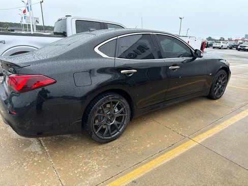 Used 2019 INFINITI Q70 Luxe AWD/4WD image 4