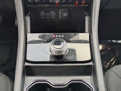 Used 2023 Jeep Grand Cherokee Laredo image 19