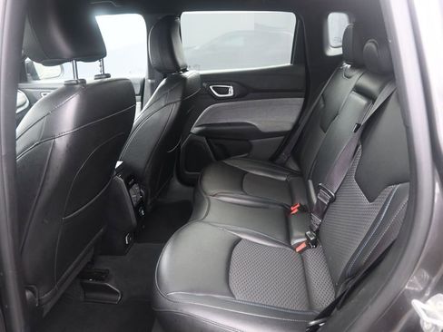 Used 2024 Jeep Compass Latitude image 17