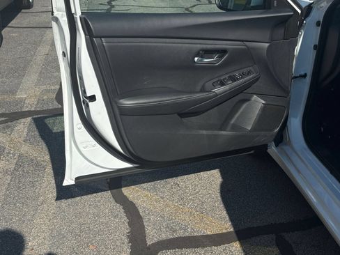 Used 2025 Nissan Sentra SV FWD image 15
