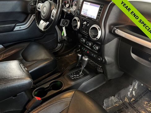 Used 2015 Jeep Wrangler Unlimited Rubicon image 16