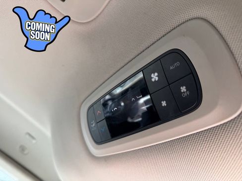 Used 2021 Chrysler Pacifica Touring-L FWD image 18