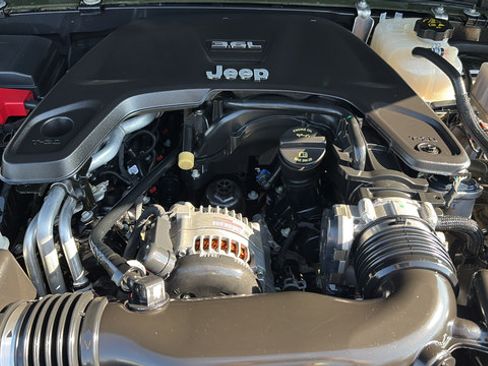 Used 2021 Jeep Gladiator Rubicon w/ LED Lighting Group AWD/4WD image 23
