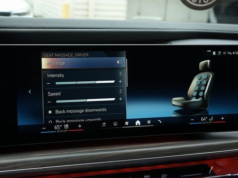 Used 2023 BMW 740i w/ Executive Package image 19