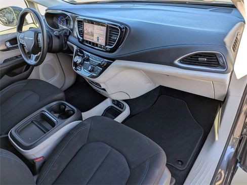 Used 2021 Chrysler Pacifica Touring image 33