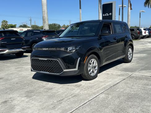 New 2025 Kia Soul LX w/ LX Technology Package image 2