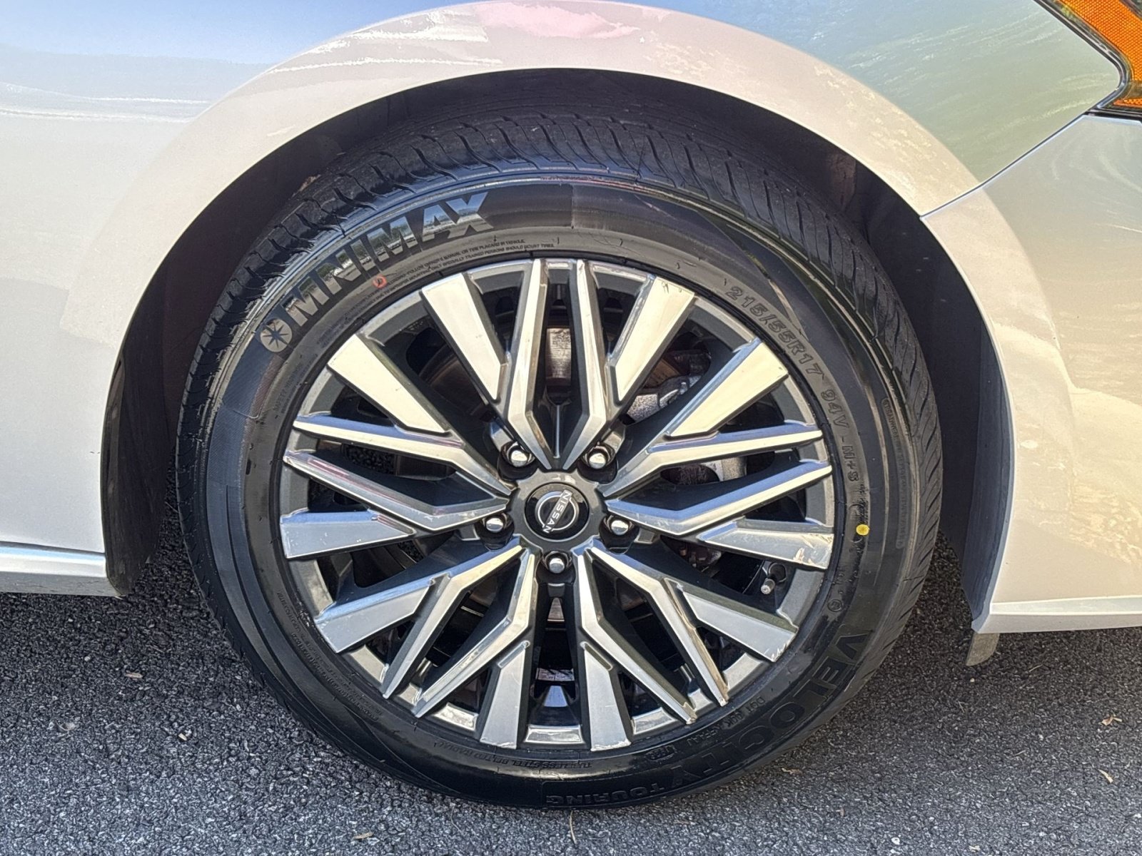 Used 2024 Nissan Altima 2.5 SV FWD image 12