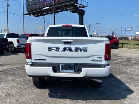 Used 2026 RAM 2500 Laramie AWD/4WD image 4