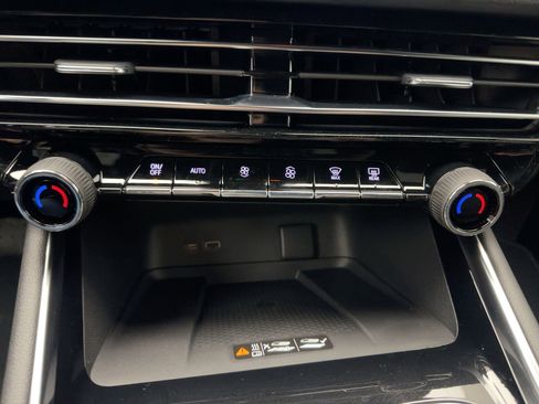 New 2026 Chevrolet Traverse LT w/ Sun and Wheel Package image 24