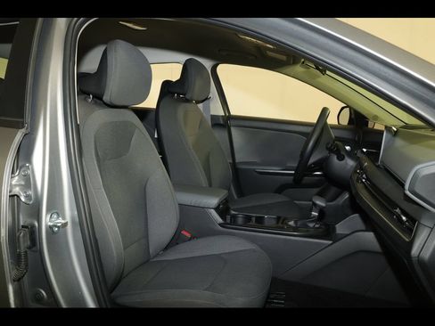 Used 2025 Kia K4 FWD image 28