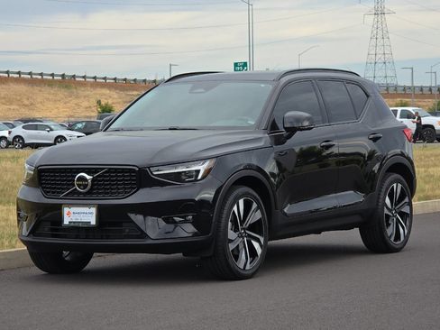 Used 2024 Volvo XC40 B5 Plus w/ Protection Package Premier AWD/4WD image 7