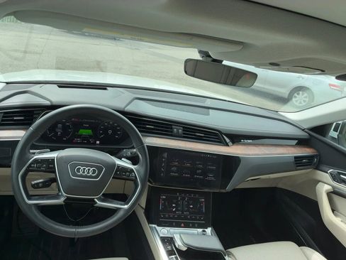 Used 2019 Audi e-tron Prestige AWD/4WD image 7