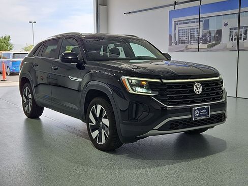 Certified 2024 Volkswagen Atlas Cross Sport SE FWD image 2