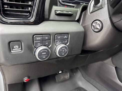 Used 2024 GMC Sierra 1500 AT4 w/ Technology Package AWD/4WD image 18