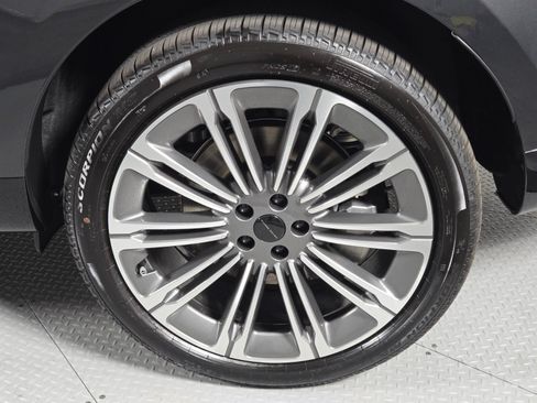 New 2026 Land Rover Range Rover Long Wheelbase SE AWD/4WD image 10