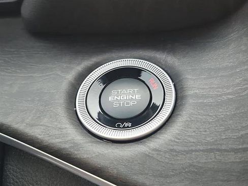 Certified 2025 Jeep Grand Cherokee L Limited w/ Luxury Tech Group II image 13