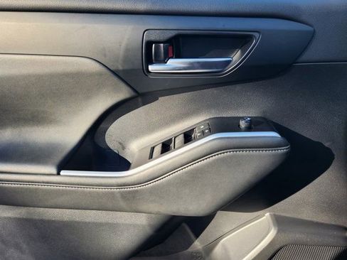 Used 2024 Toyota Highlander XLE image 24