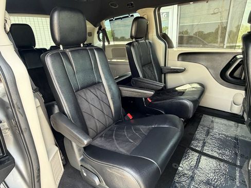 Used 2017 Dodge Grand Caravan SXT w/ Driver Convenience Group FWD image 26