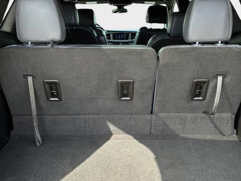Used 2023 Buick Enclave Essence image 18