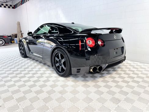 Used 2013 Nissan GT-R Premium image 38