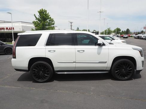 Used 2020 Cadillac Escalade Premium Luxury AWD/4WD image 8