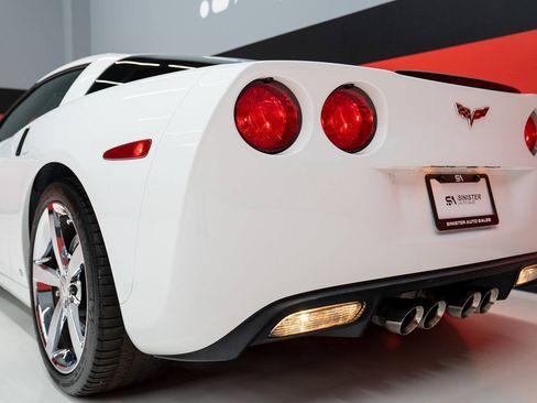 Used 2009 Chevrolet Corvette Coupe w/ Z51 Performance Package RWD image 34