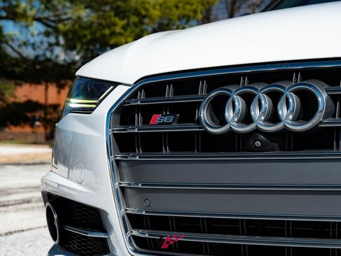 Used 2016 Audi S6 Prestige w/ Prestige Package image 9