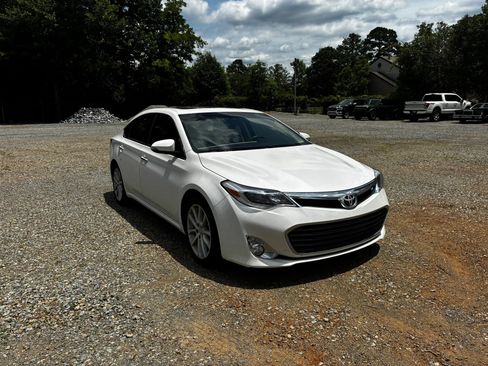 Used 2015 Toyota Avalon Limited FWD image 4