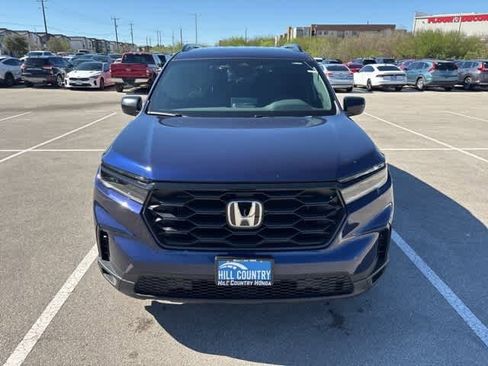 Used 2025 Honda Pilot Sport image 8