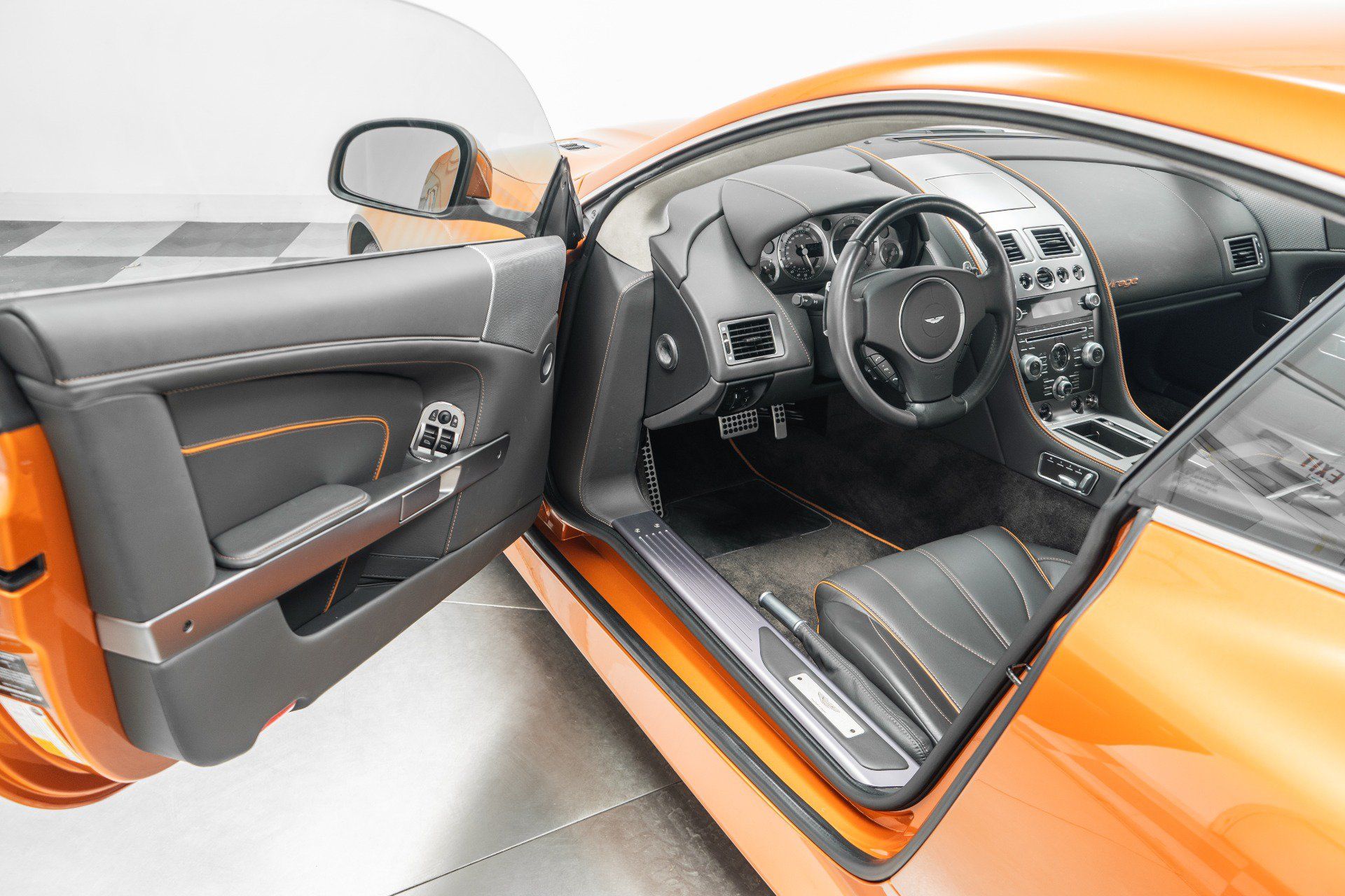 Used 2012 Aston Martin Virage Coupe RWD image 22