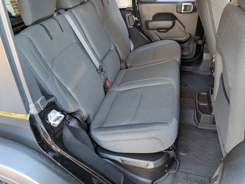 Used 2025 Jeep Wrangler Willys image 18