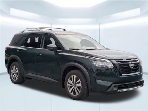 Used 2023 Nissan Pathfinder SL w/ Black Appearance Package AWD/4WD image 9