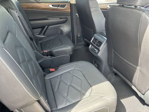 New 2026 Volkswagen Atlas SE FWD image 9