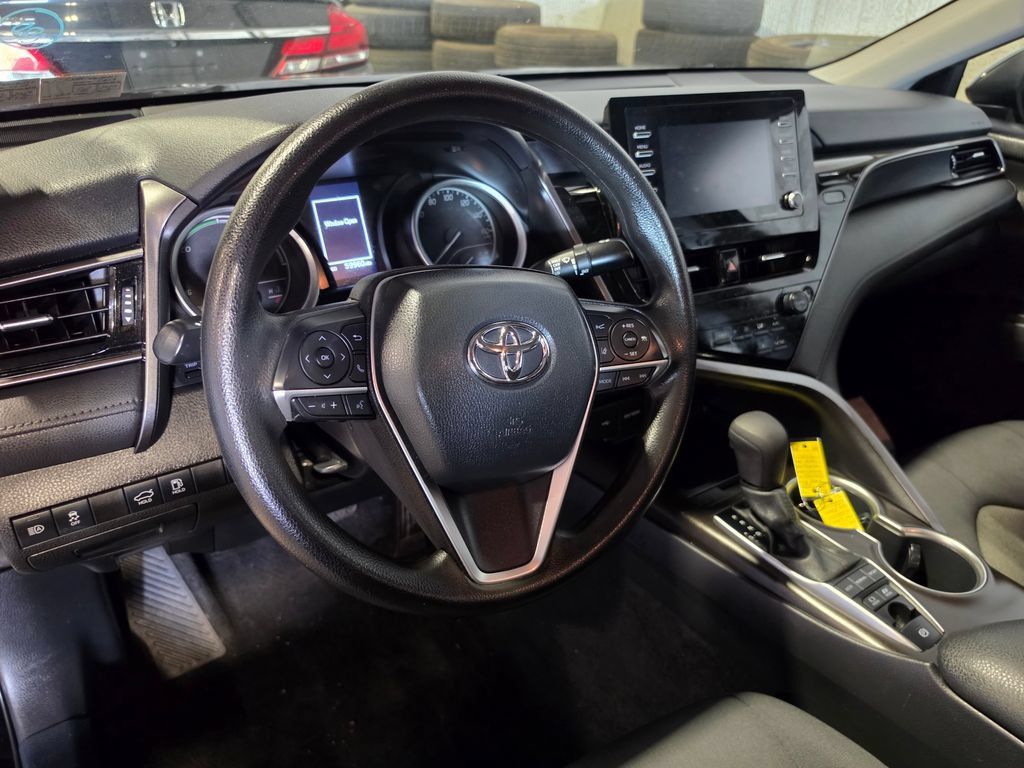 Used 2022 Toyota Camry LE FWD image 4
